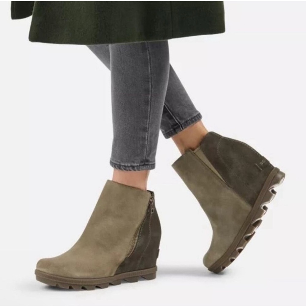 SOREL Joan of Arctic Wedge II Zip Waterproof booties. Size 9.5 in Sage!